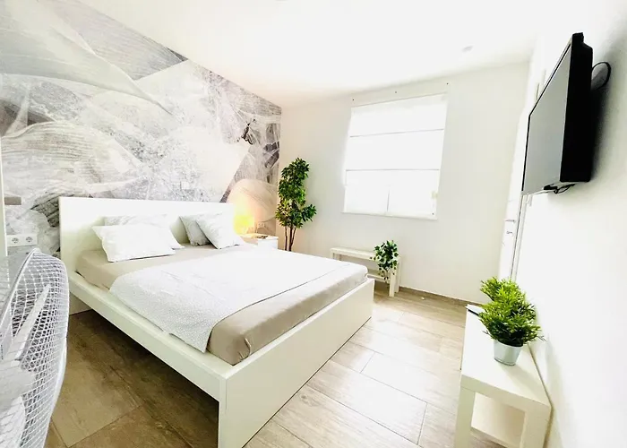 아파트 Anapartments 프리모스턴